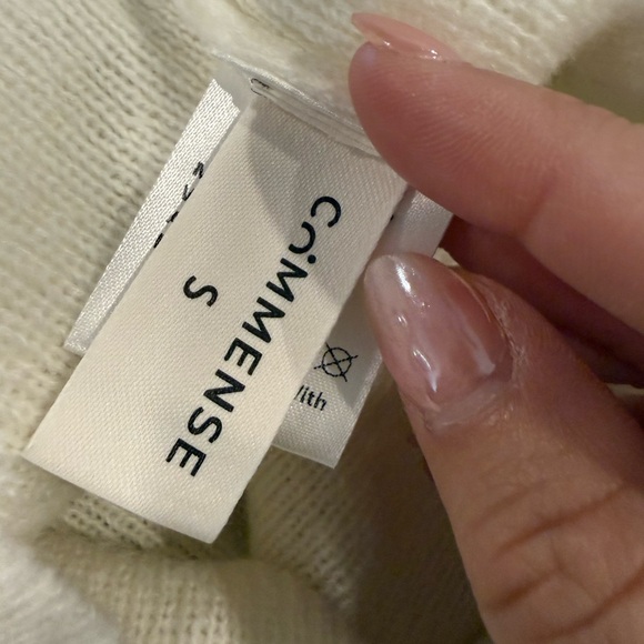 Commense Cream Floral Appliqué Knit Sweater - Picture 6 of 6